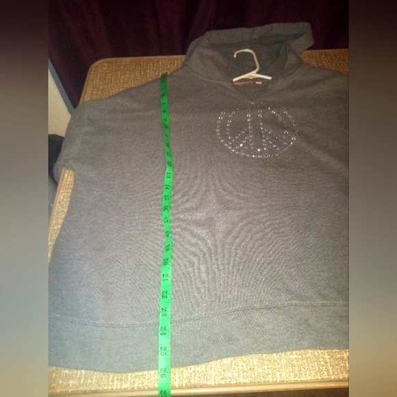 Women's Gray3X Hoodie With Rhinestone Peace Sign Measurements are in the picture - Picture 3 of 5